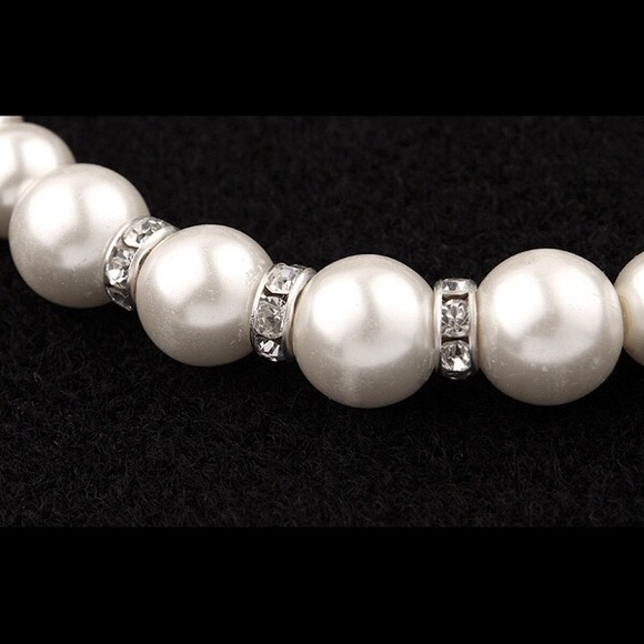 Faux pearl necklace bracelet earrings 3 piece set - Picture 5 of 5